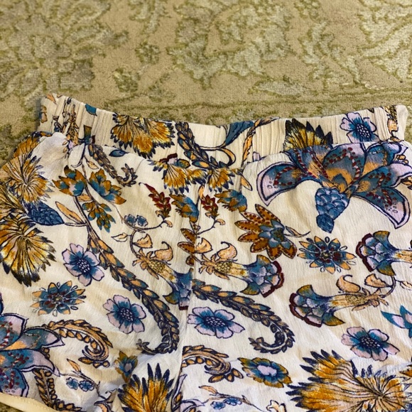 Shorts - Picture 2 of 3